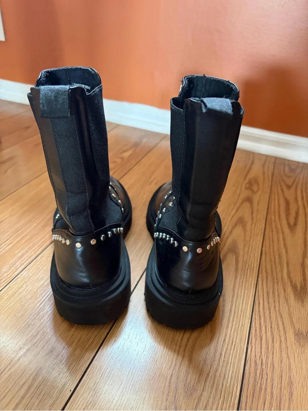 Zara Black EU39/US 8-8.5 Studded Chelsea Vegan Leather Boot Comfort Lug Sole